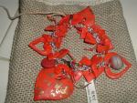 PULSERA EN ARCILLA DE CORAZONES ROJOS