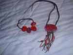 JUEGO PULSERA Y COLLAR ROJO CON CUERO
